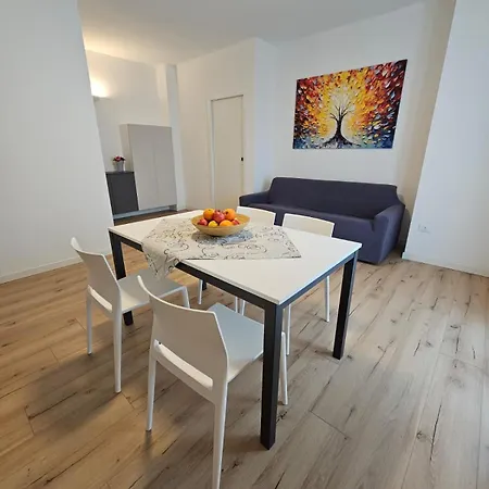 Via San Zeno Apartment *